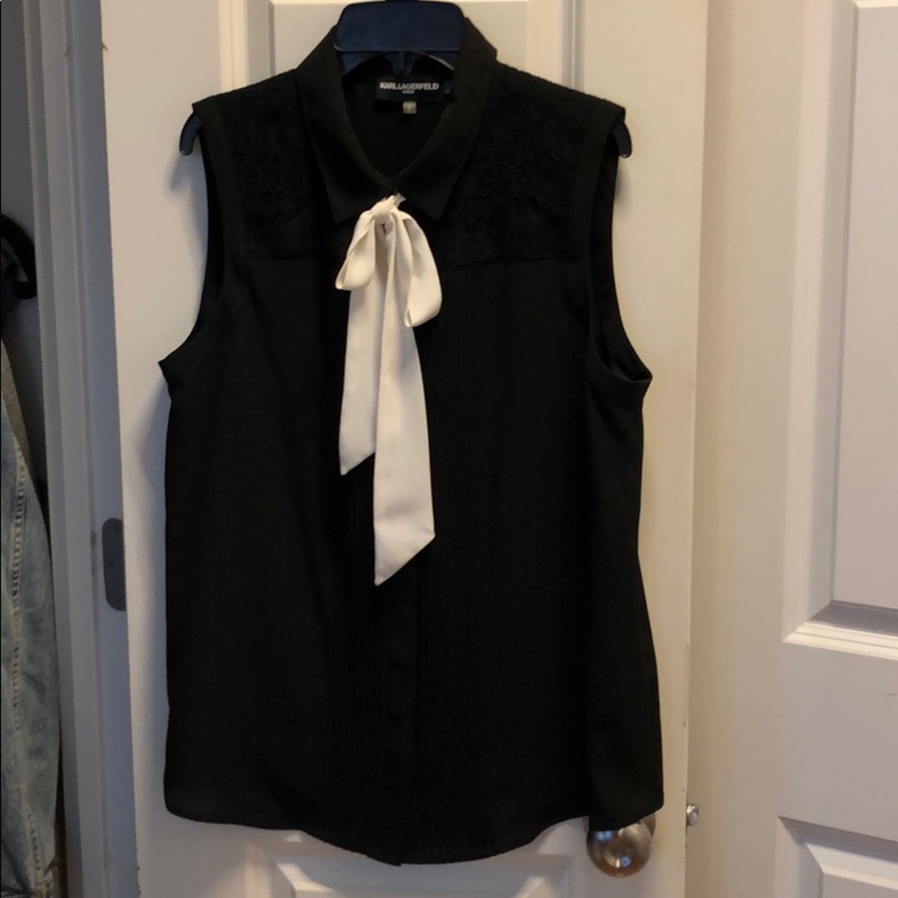NWOT 🤩🤩🤩BLACK SLEEVELESS BLOUSE